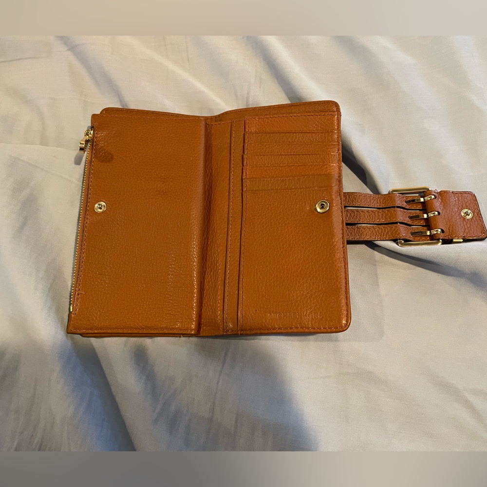 Beautiful authentic rich brown Michael Kors wallet-just used a few times - Picture 5 of 5